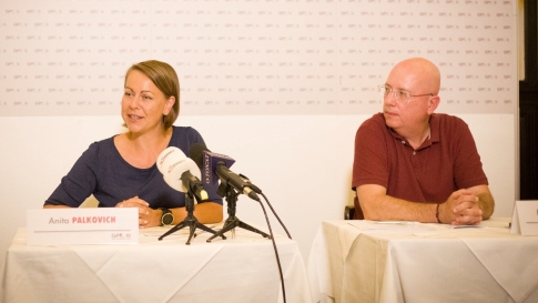 Anita Palkovich und Martin Müllauer bei einer Pressekonferenz